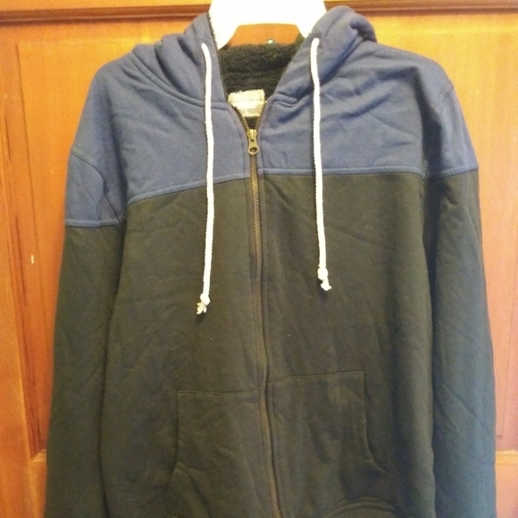 Threads 4 Thought sherpa style jacket - Picture 2 of 4